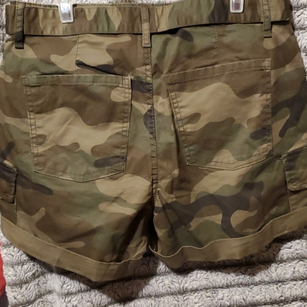Shorts - Picture 3 of 4